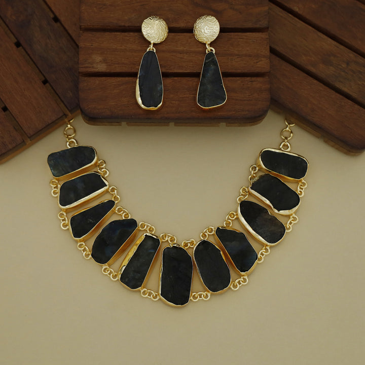 Piera Raw Stone Neckpiece With Earring