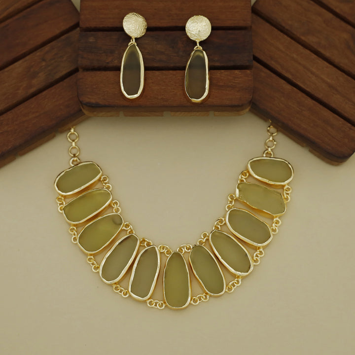 Piera Raw Stone Neckpiece With Earring