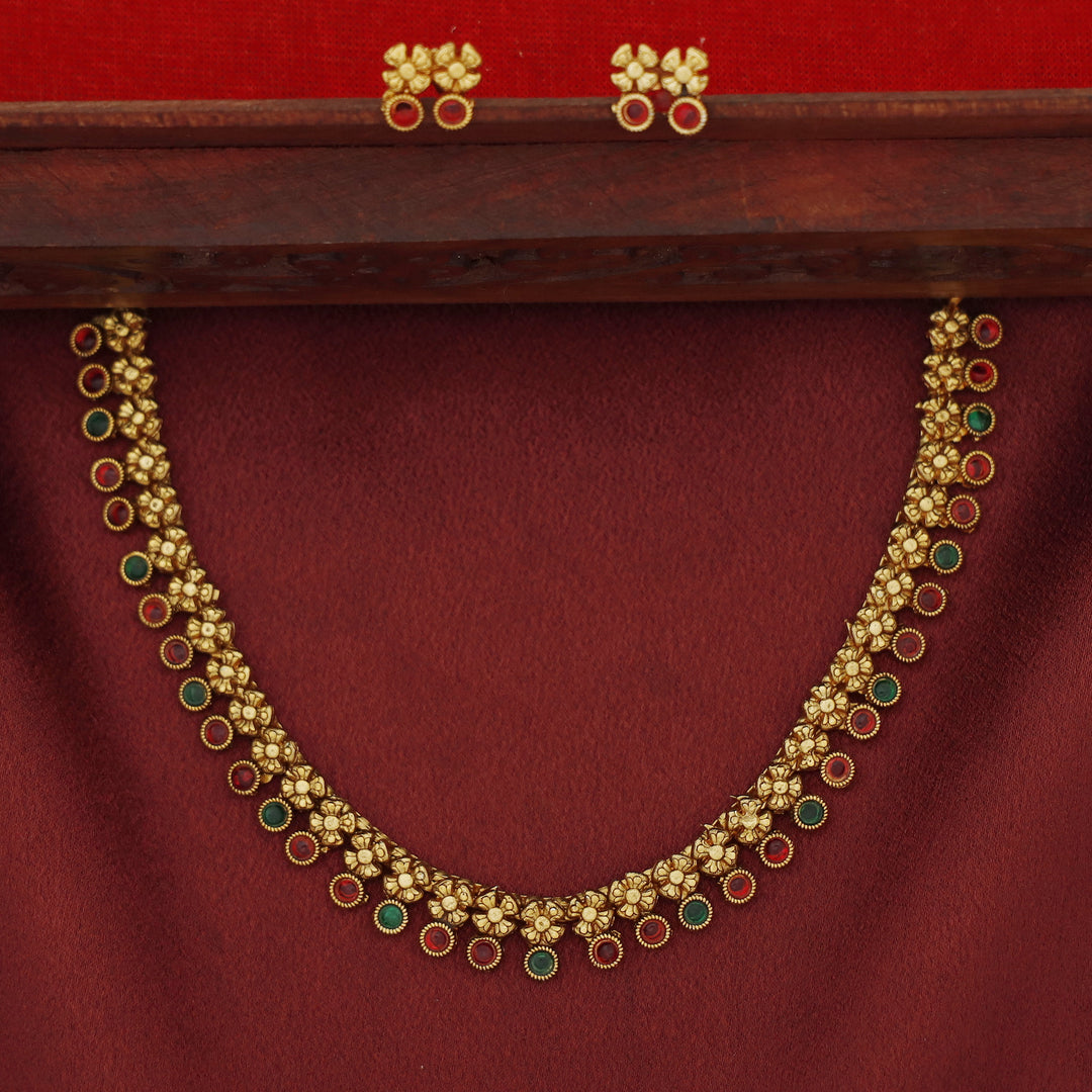 Aarunya Mini Flower Circle Short Neckpiece With Earring