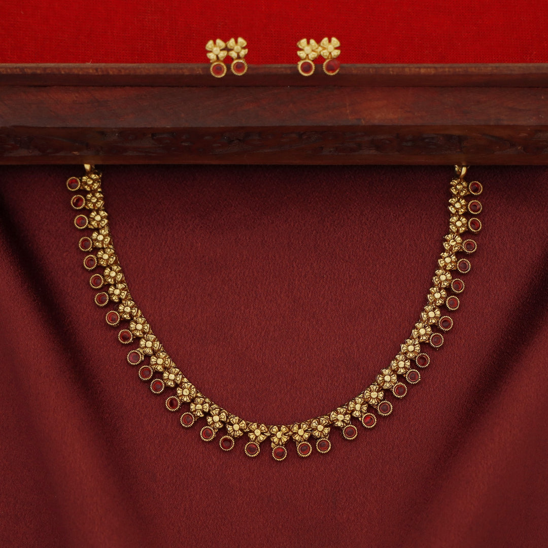 Aarunya Mini Flower Circle Short Neckpiece With Earring