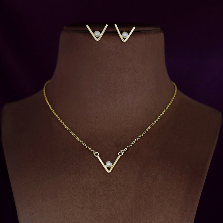 Golden V And Pearl Neckpiece with Earring