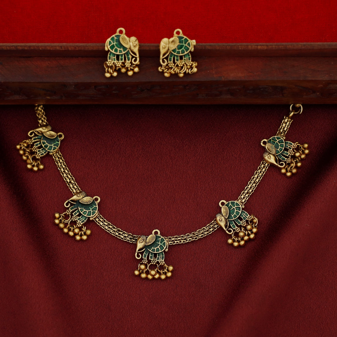 Pallavini 5 Airavat Choker/Short Neckpiece With Earring