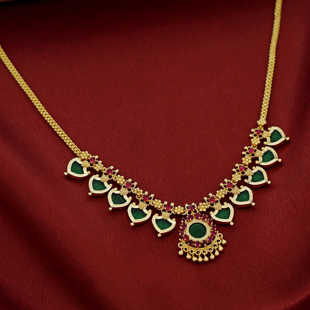Jahnavi Palakka Short Neckpiece