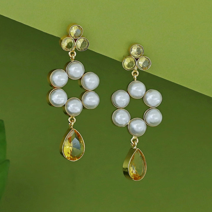 Izaan Glossy Drop Pearl Flower Earring