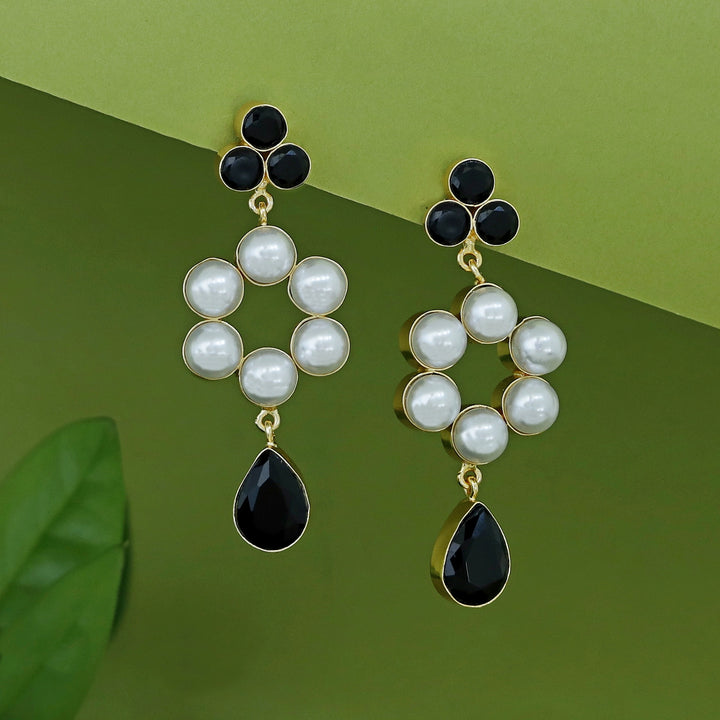 Izaan Glossy Drop Pearl Flower Earring