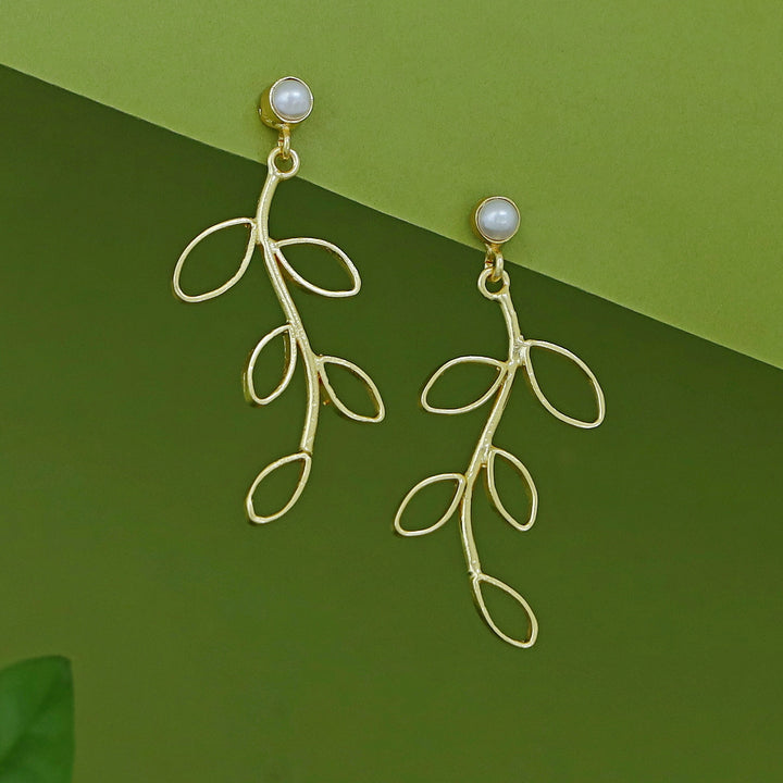 Amara Golden Leafy Pearl Earring
