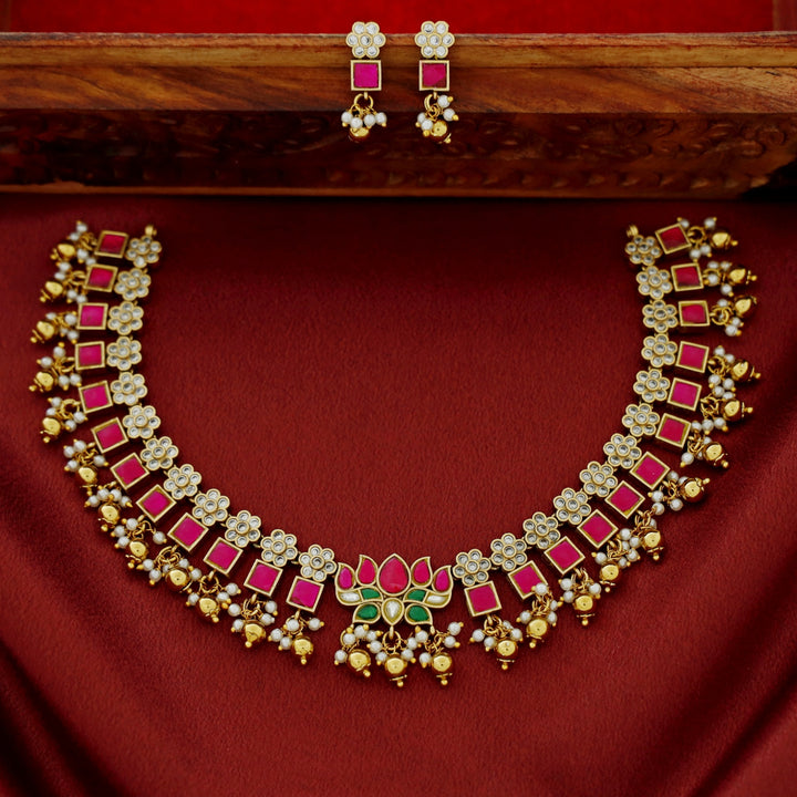 Chinta Floral Jadau Kundan Short Neckpiece With Earring