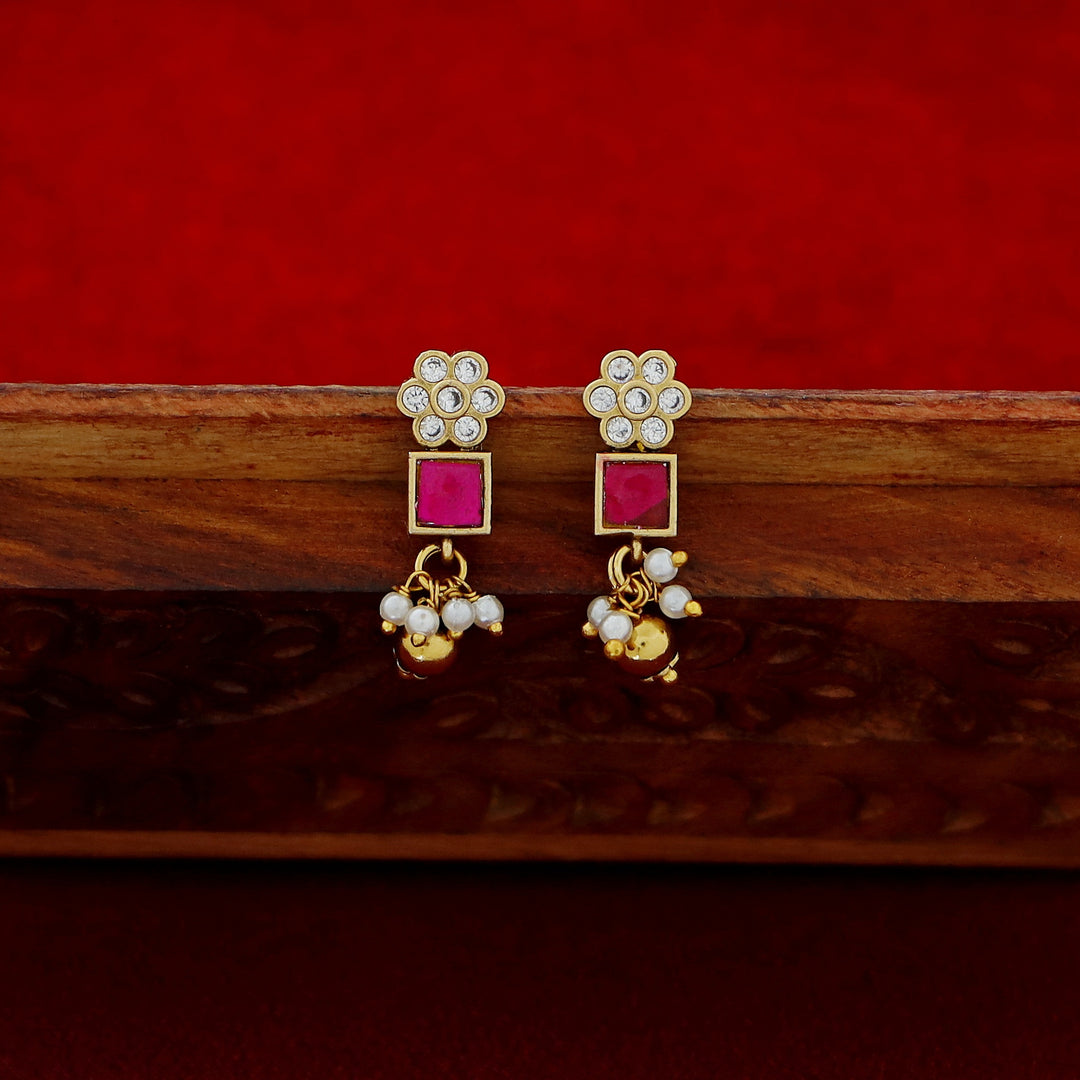 Chinta Floral Jadau Kundan Short Neckpiece With Earring