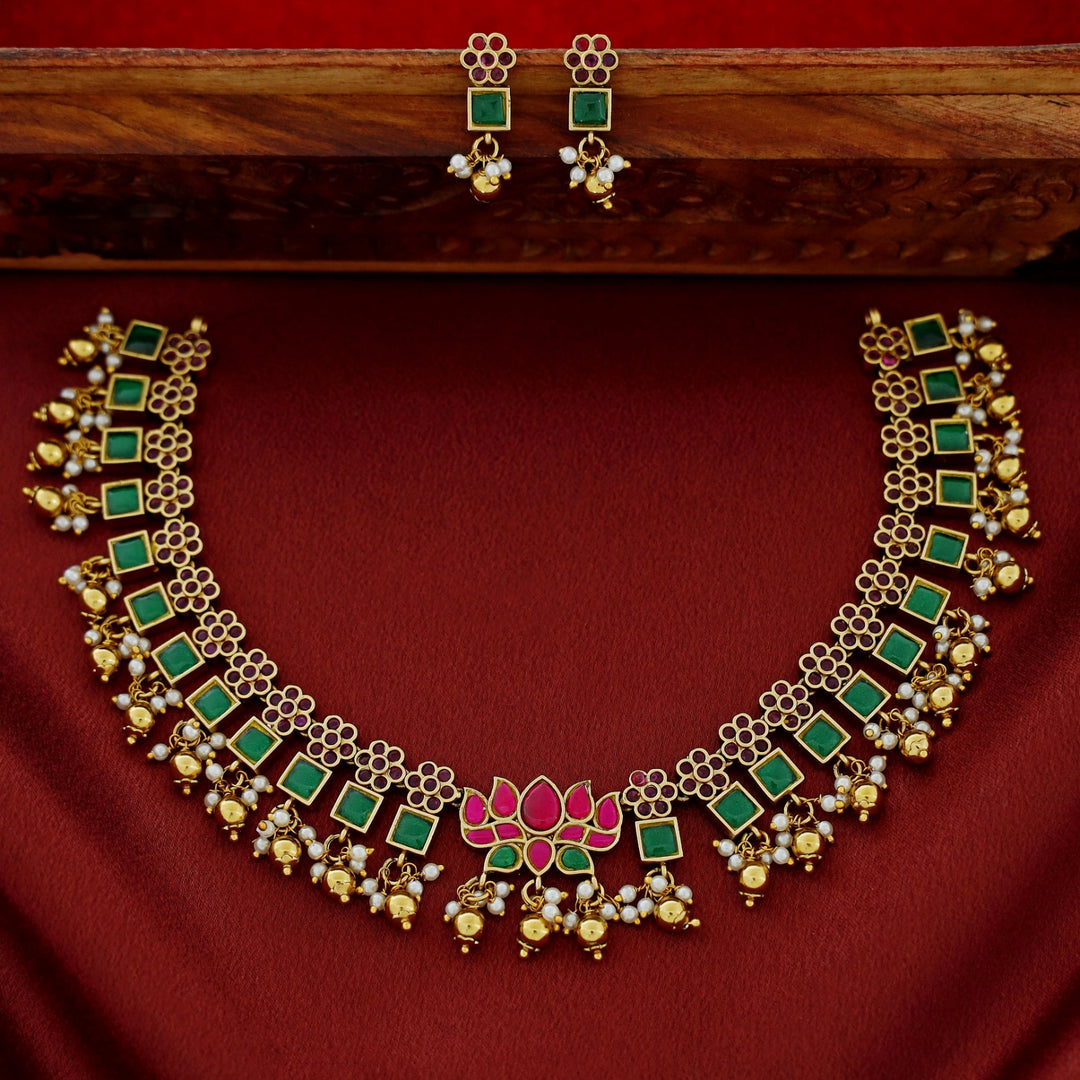 Chinta Floral Jadau Kundan Short Neckpiece With Earring