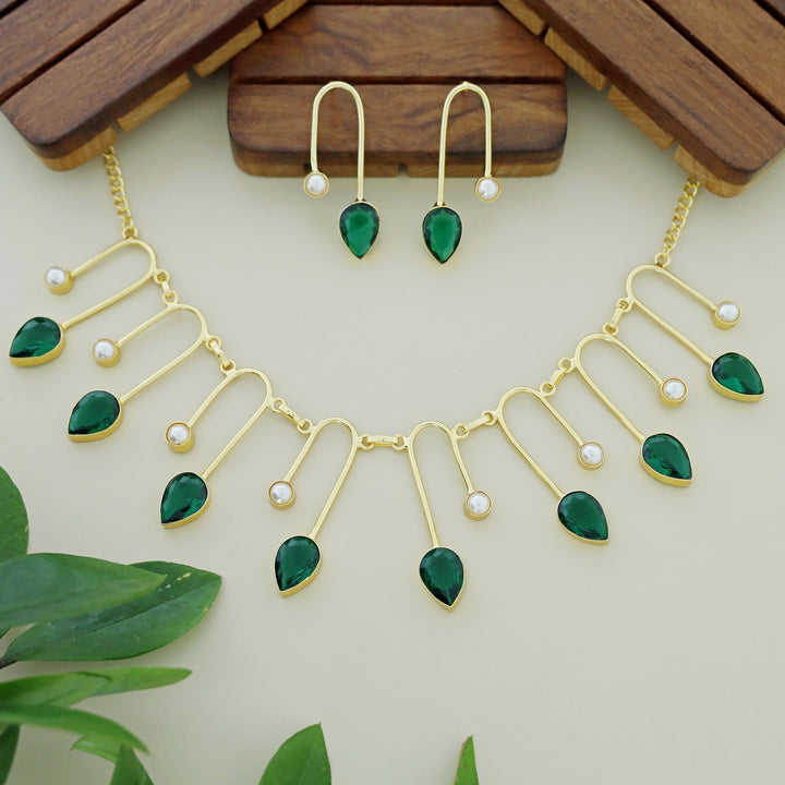 Delta Golden Glossy Drop Pearl Neckpiece With Earring
