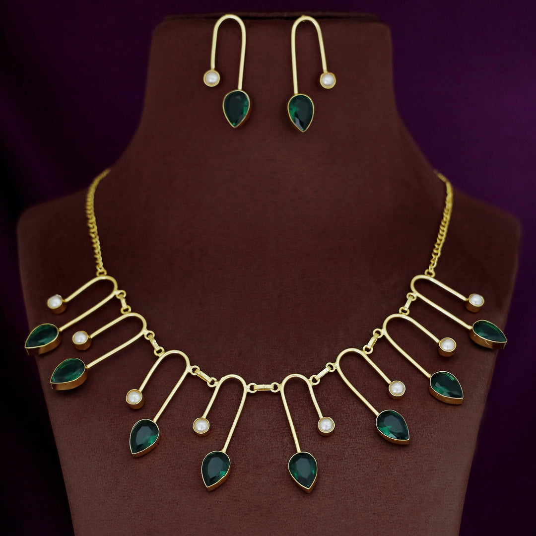 Delta Golden Glossy Drop Pearl Neckpiece With Earring