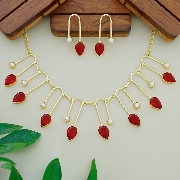 Delta Golden Glossy Drop Pearl Neckpiece With Earring