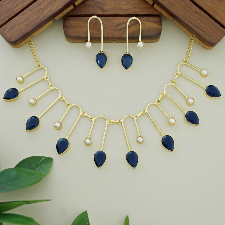 Delta Golden Glossy Drop Pearl Neckpiece With Earring