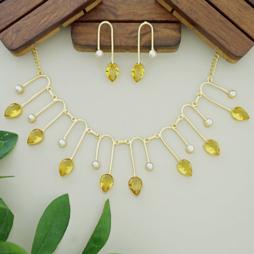 Delta Golden Glossy Drop Pearl Neckpiece With Earring