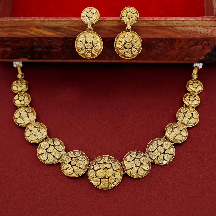 Varnika Short Neckpiece With Earring