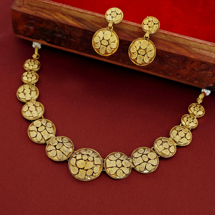Varnika Short Neckpiece With Earring