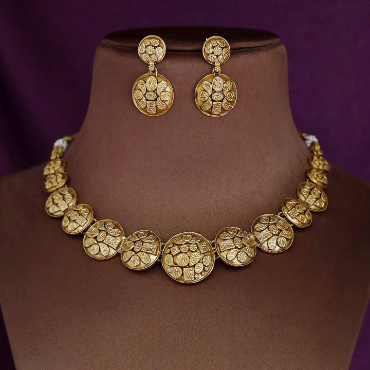 Varnika Short Neckpiece With Earring
