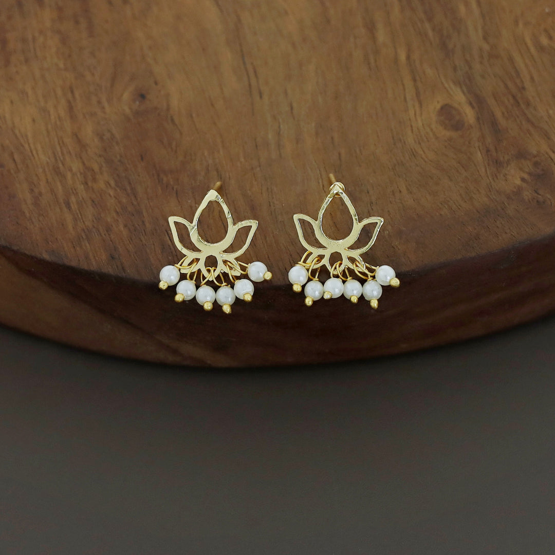 Luna Lotus Cluster Pearl Neckpiece With Earring