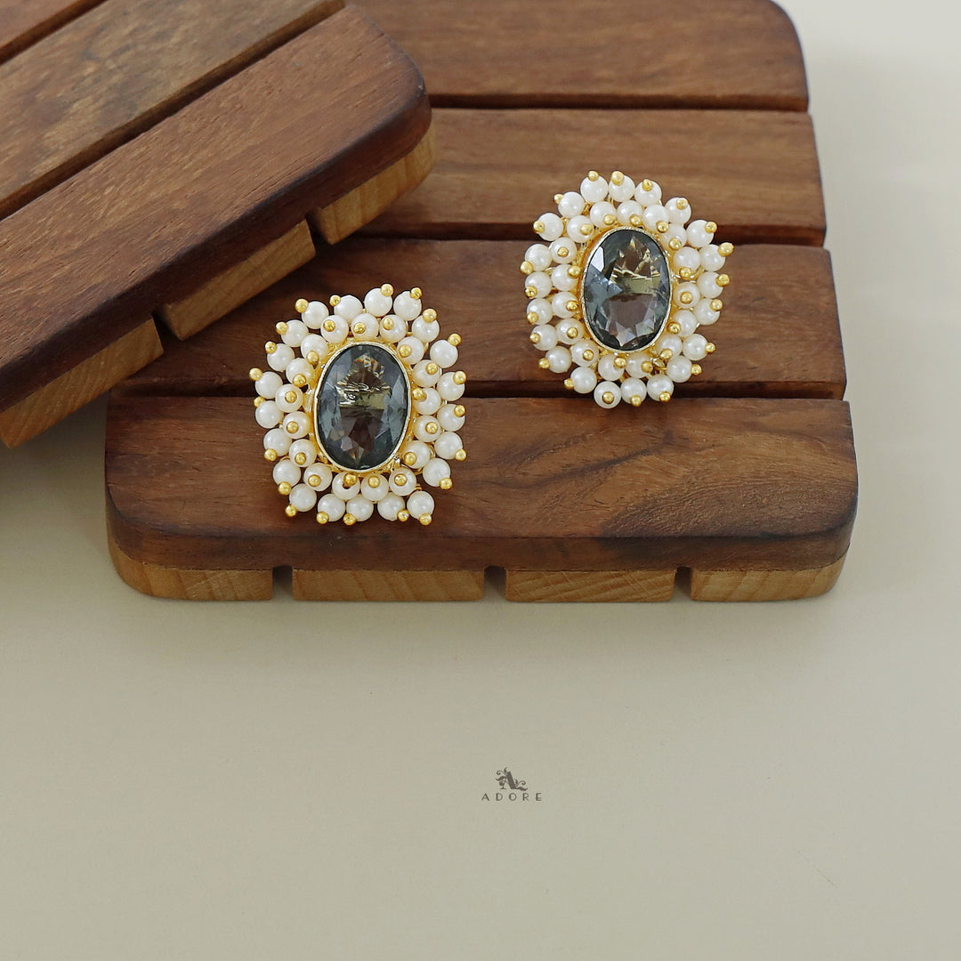 Ahelia Glossy Oval Cluster Pearl Earring
