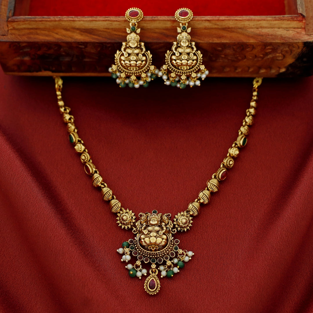 Rudrakshi Devi Short Neckpiece With Earring