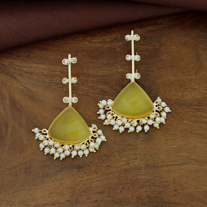 Saya Golden Stick Cluster Pearl Glossy Earring