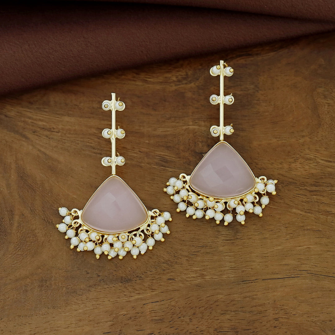 Saya Golden Stick Cluster Pearl Glossy Earring