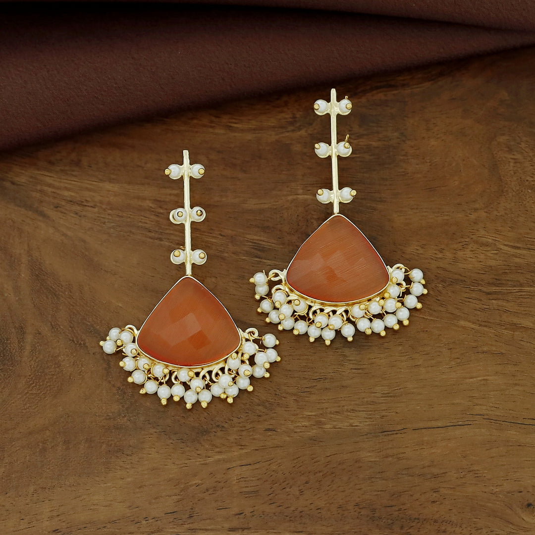 Saya Golden Stick Cluster Pearl Glossy Earring