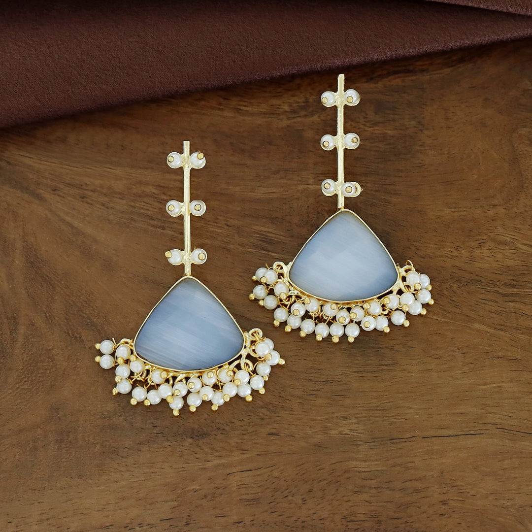 Saya Golden Stick Cluster Pearl Glossy Earring