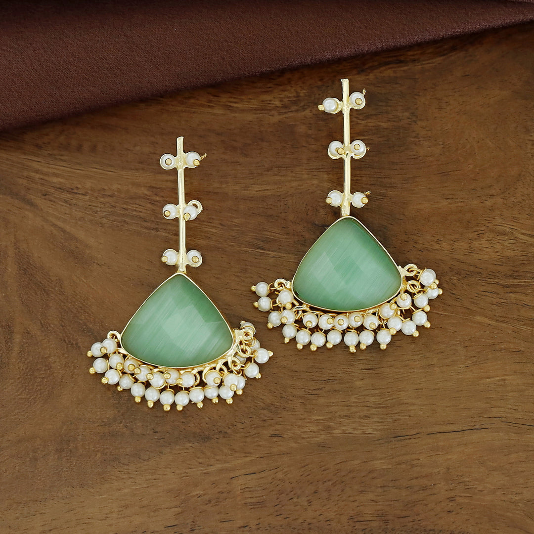 Saya Golden Stick Cluster Pearl Glossy Earring