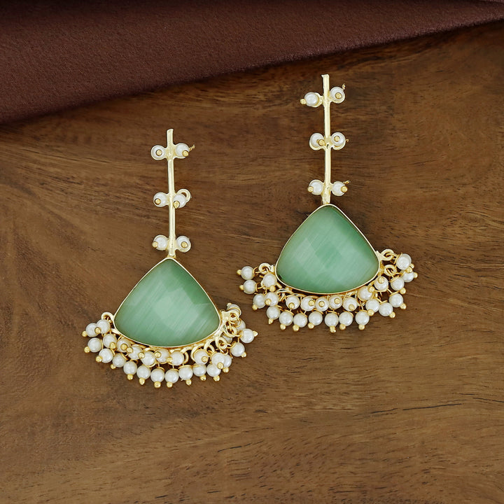 Saya Golden Stick Cluster Pearl Glossy Earring