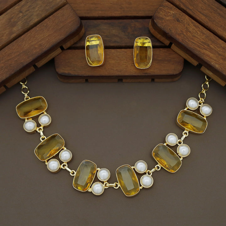 Shiya Glossy Rectangle Pearl Choker / Short Neckpiece With Stud