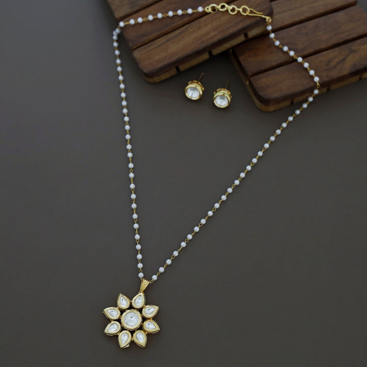 Laara Pearl Floral Kundan Neckpiece With Circle Stud
