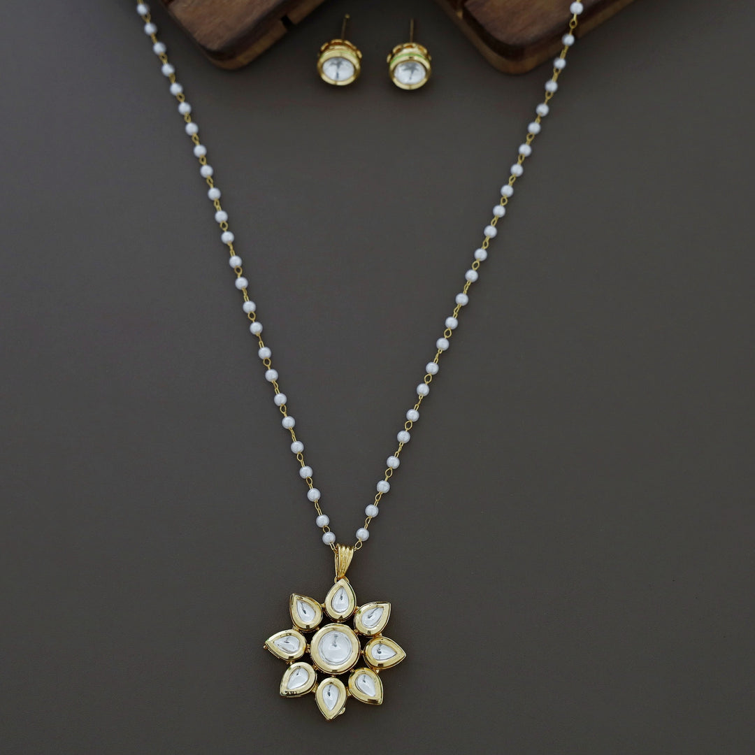 Laara Pearl Floral Kundan Neckpiece With Circle Stud