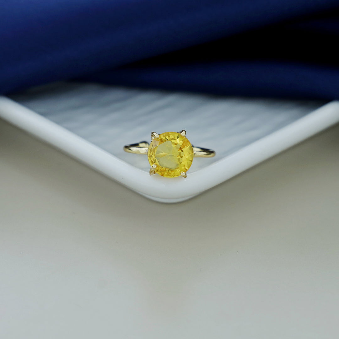 Golden Claw Glossy Round Ring