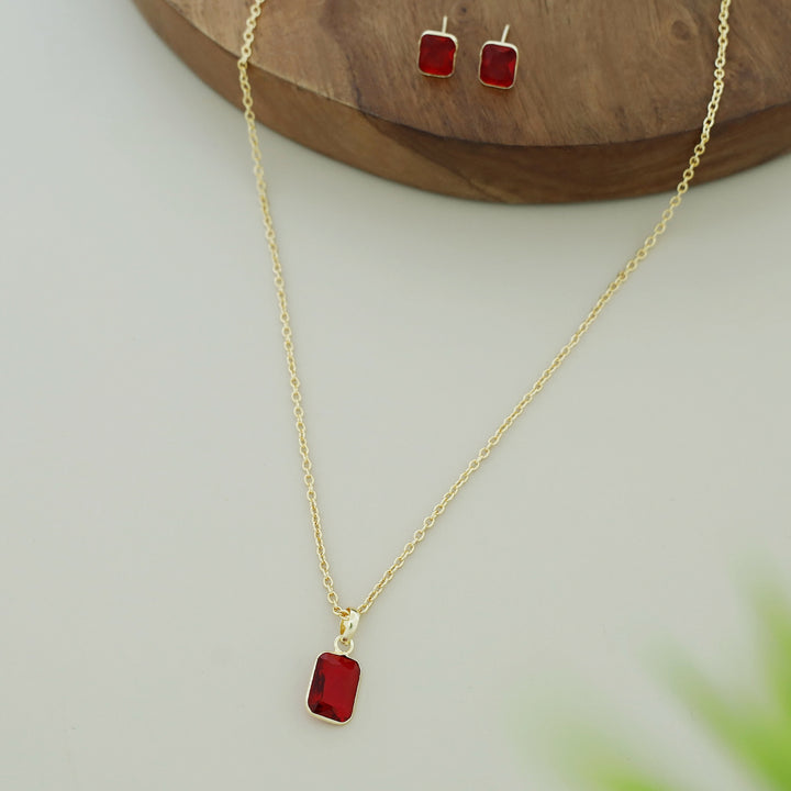Seira Glossy Rectangle Neckpiece With Stud