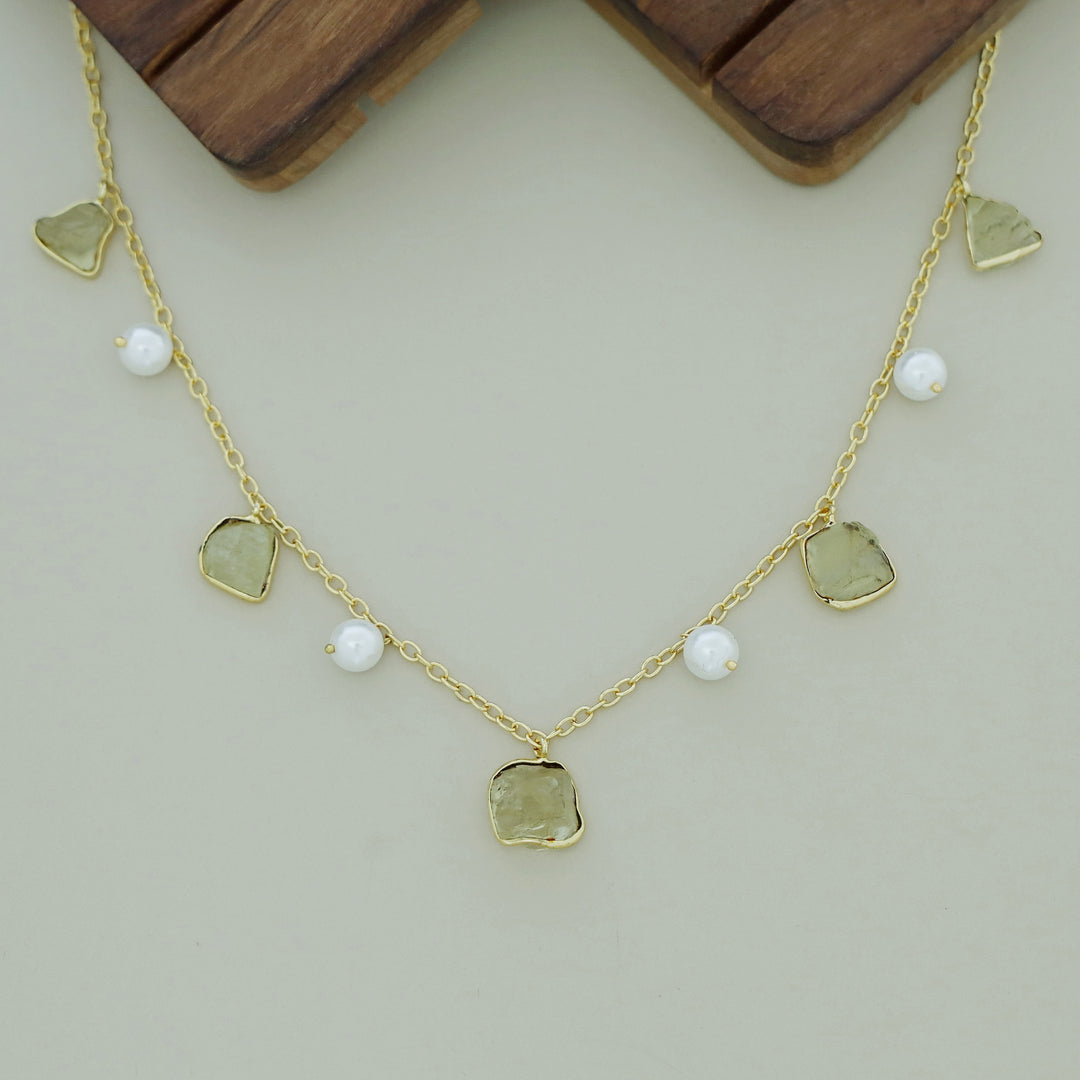 Mawar Raw Stone Pearl Neckpiece