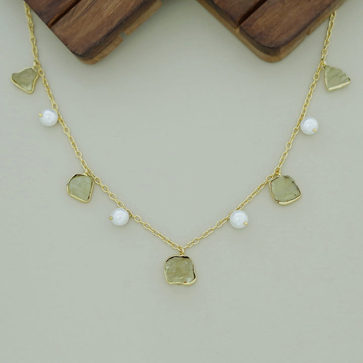 Mawar Raw Stone Pearl Neckpiece