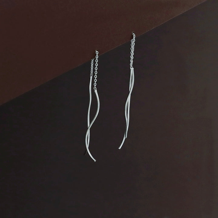 Kireina Curvy Needle And Thread Earring