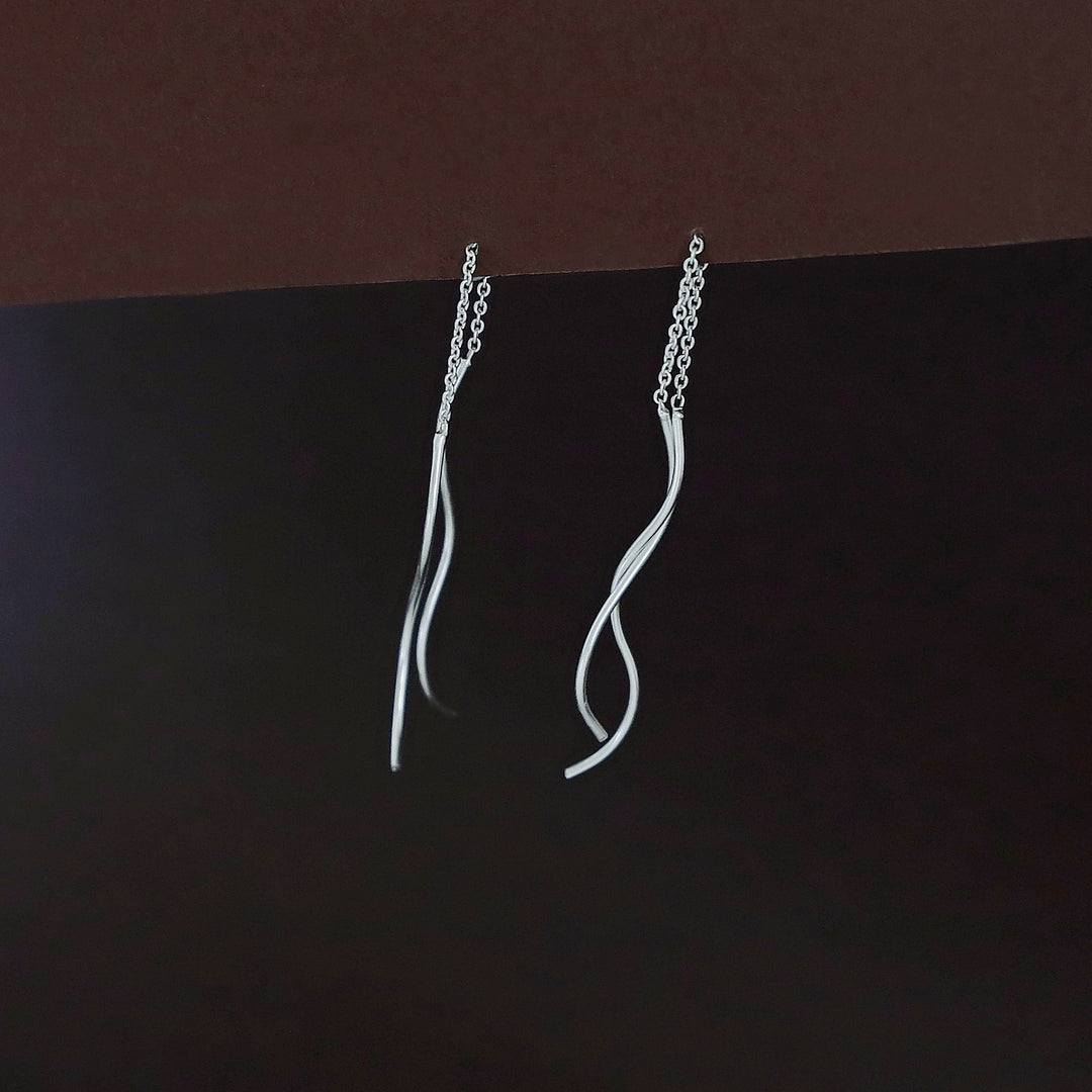 Kireina Curvy Needle And Thread Earring