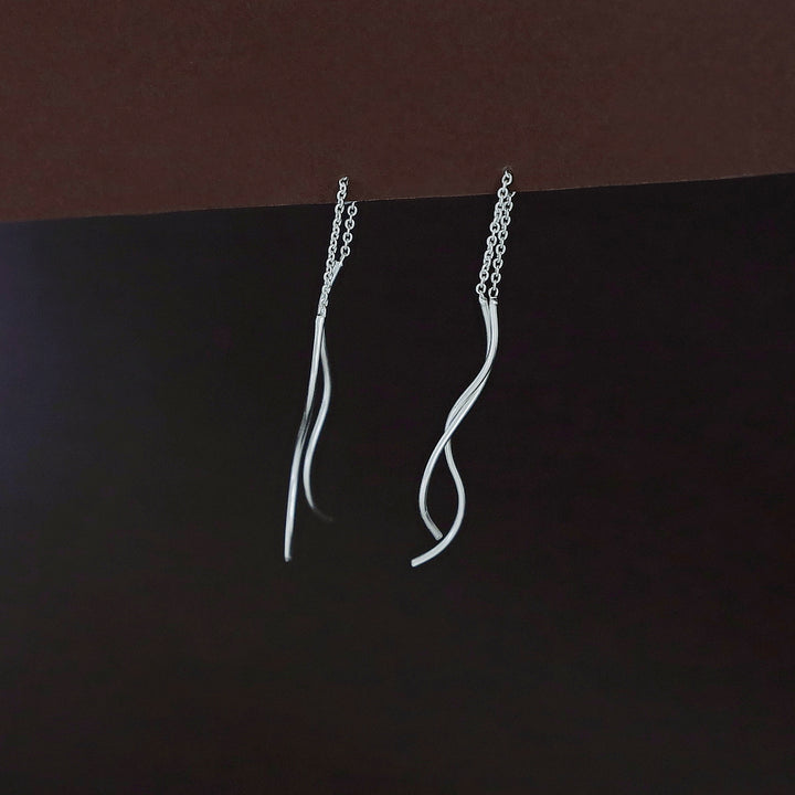 Kireina Curvy Needle And Thread Earring