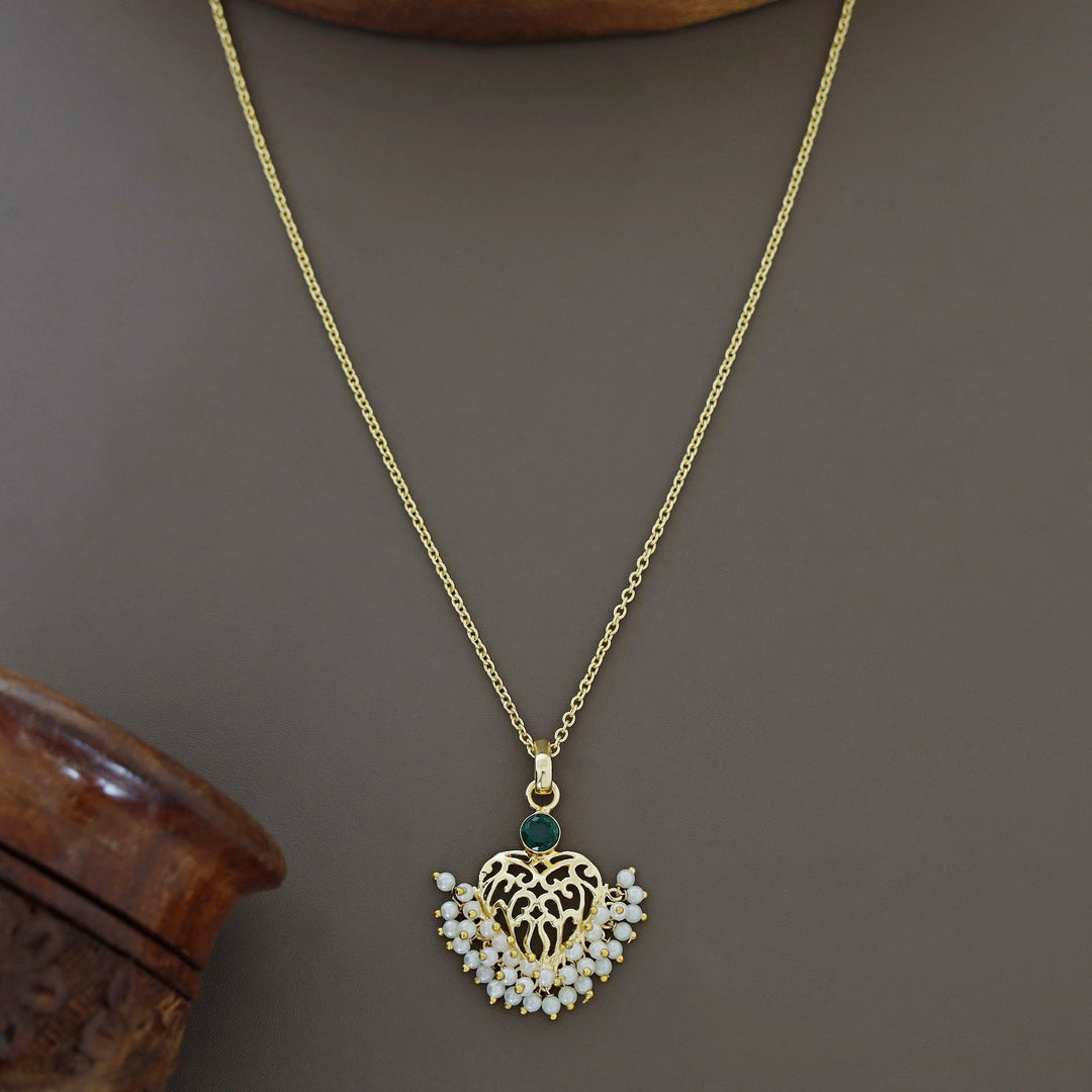 Rosalind Cluster Pearl Heart Glossy Neckpiece