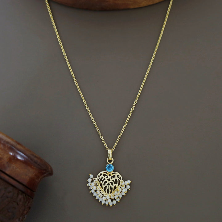 Rosalind Cluster Pearl Heart Glossy Neckpiece