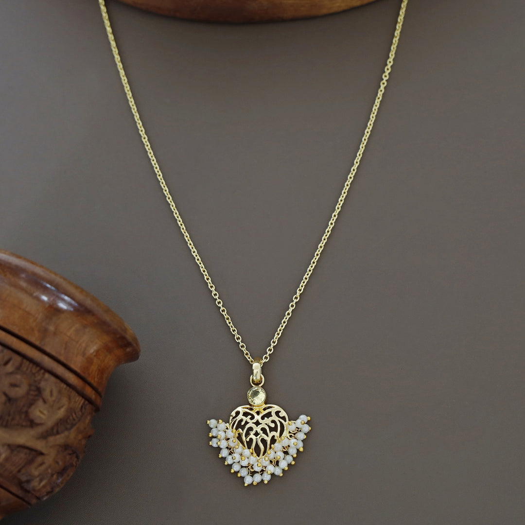 Rosalind Cluster Pearl Heart Glossy Neckpiece