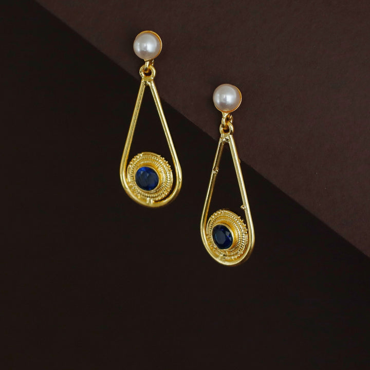 Ginny Golden Swing Pearl Glossy Earring