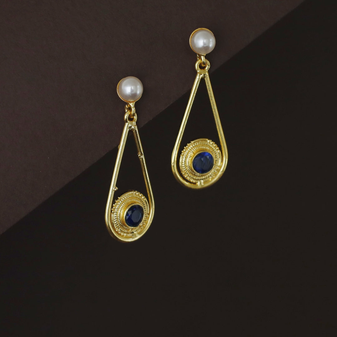 Ginny Golden Swing Pearl Glossy Earring