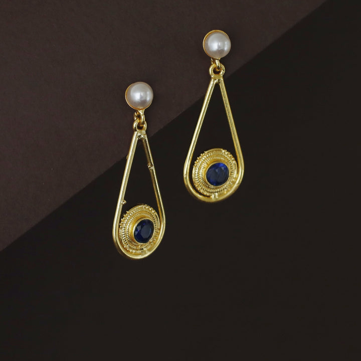 Ginny Golden Swing Pearl Glossy Earring