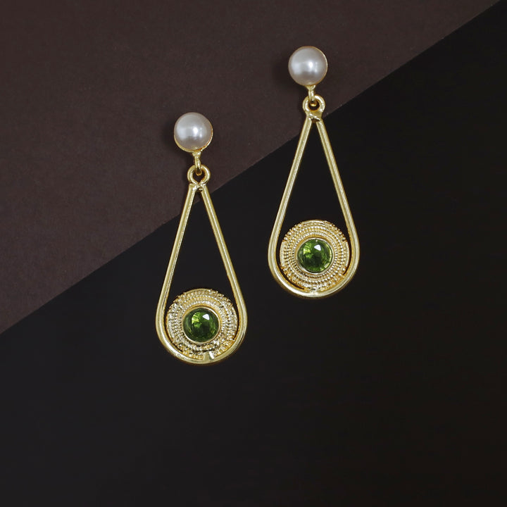 Ginny Golden Swing Pearl Glossy Earring