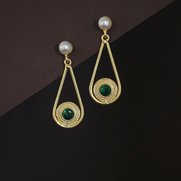 Ginny Golden Swing Pearl Glossy Earring