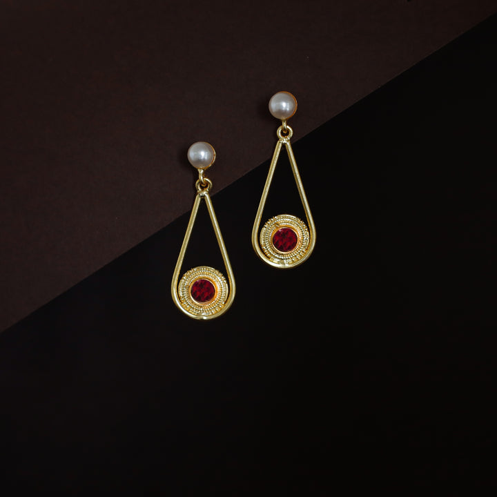 Ginny Golden Swing Pearl Glossy Earring