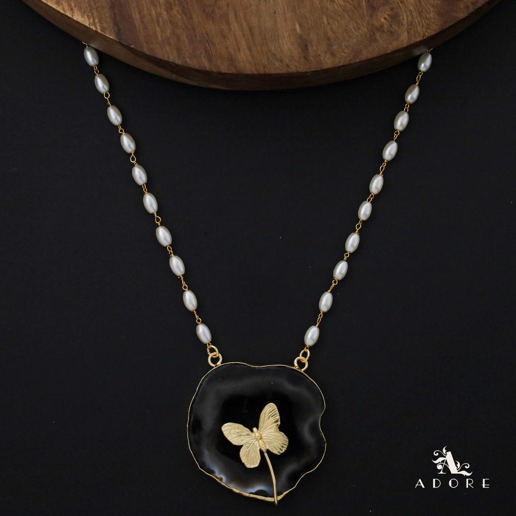 Rice Pearl Long Agate Golden Papillon Neckpiece